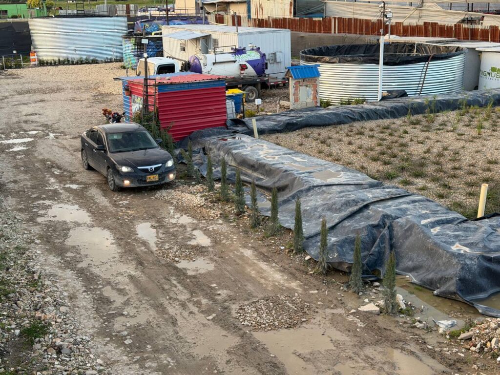 Vista aérea panorámica de la infraestructura y operación en la PTAR autorizada propia de Magnus Ambientales.